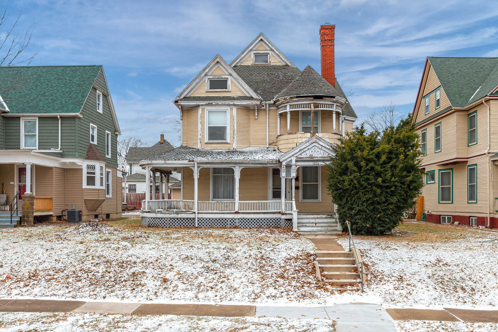 1934 Grand Avenue — Davenport, IA 52803