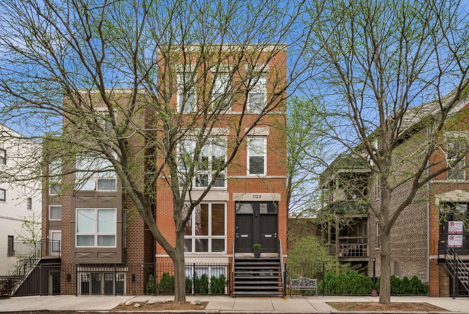 1123 W Chestnut Street #2E — Chicago, IL 60642
