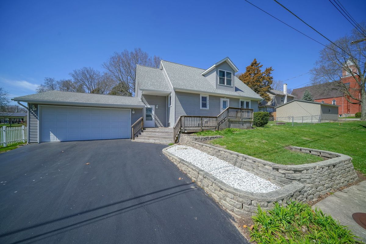 711 Taylor Street, Pecatonica, IL 61063