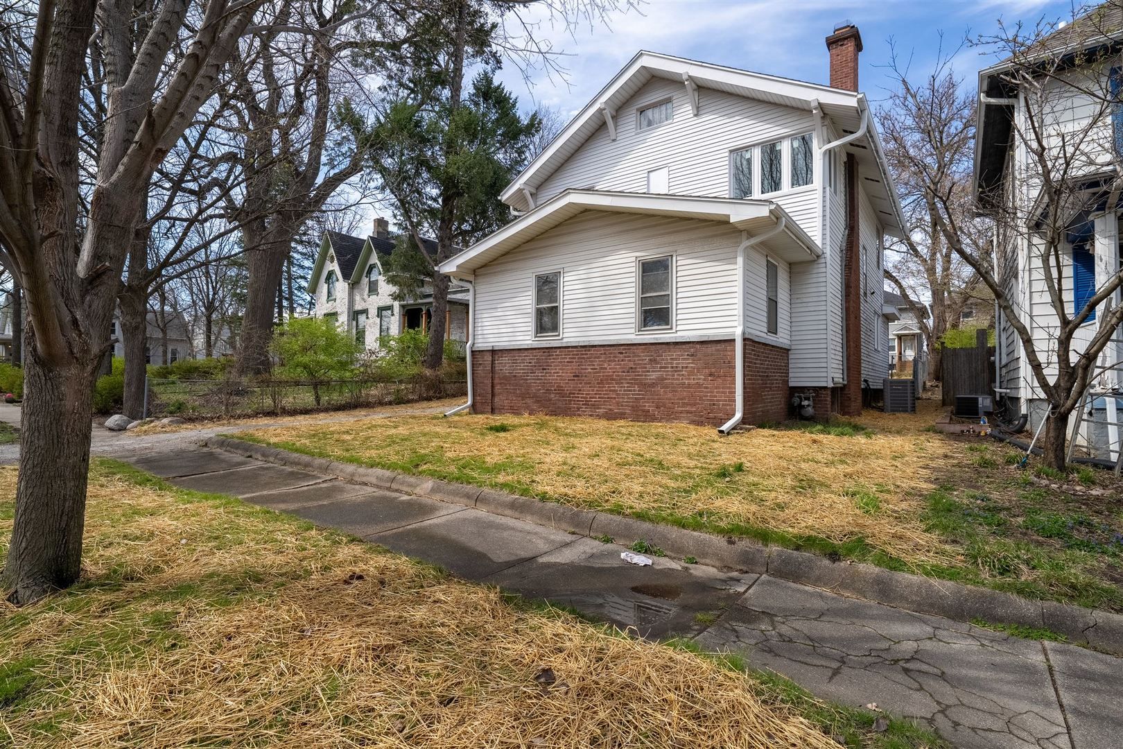 806 E Olive Street — Bloomington, IL 61701