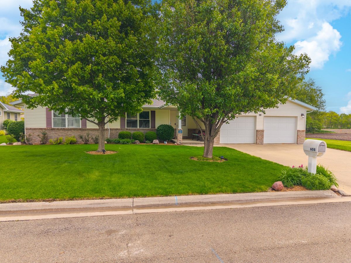 608 Cherokee Lane, Pontiac, IL 61764