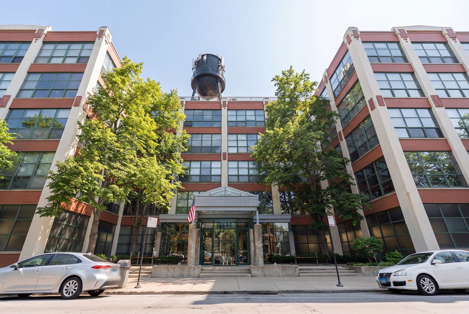 1800 W Roscoe Street #316 — Chicago, IL 60657