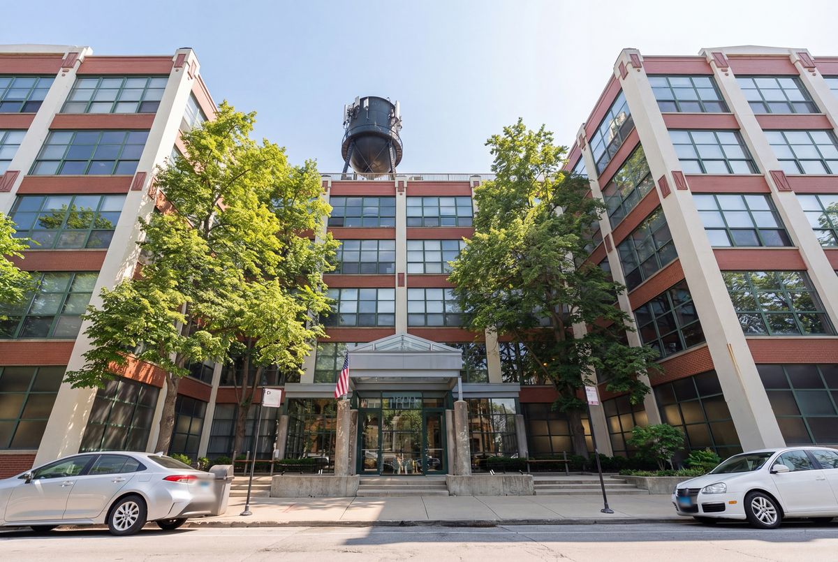 1800 Roscoe Street, Chicago, IL 60657