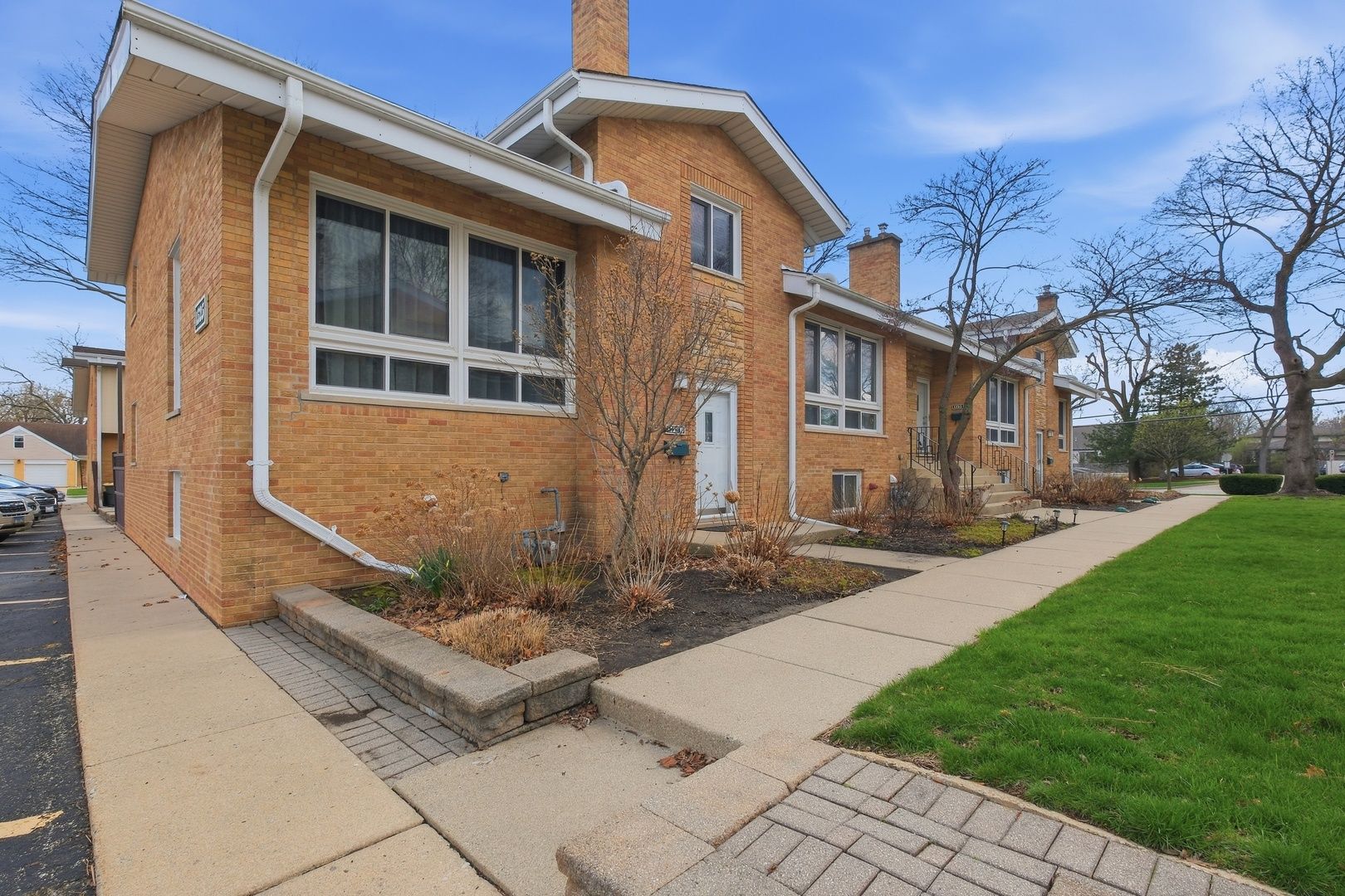 1525 N Arlington Heights Road #D — Arlington Heights, IL 60004