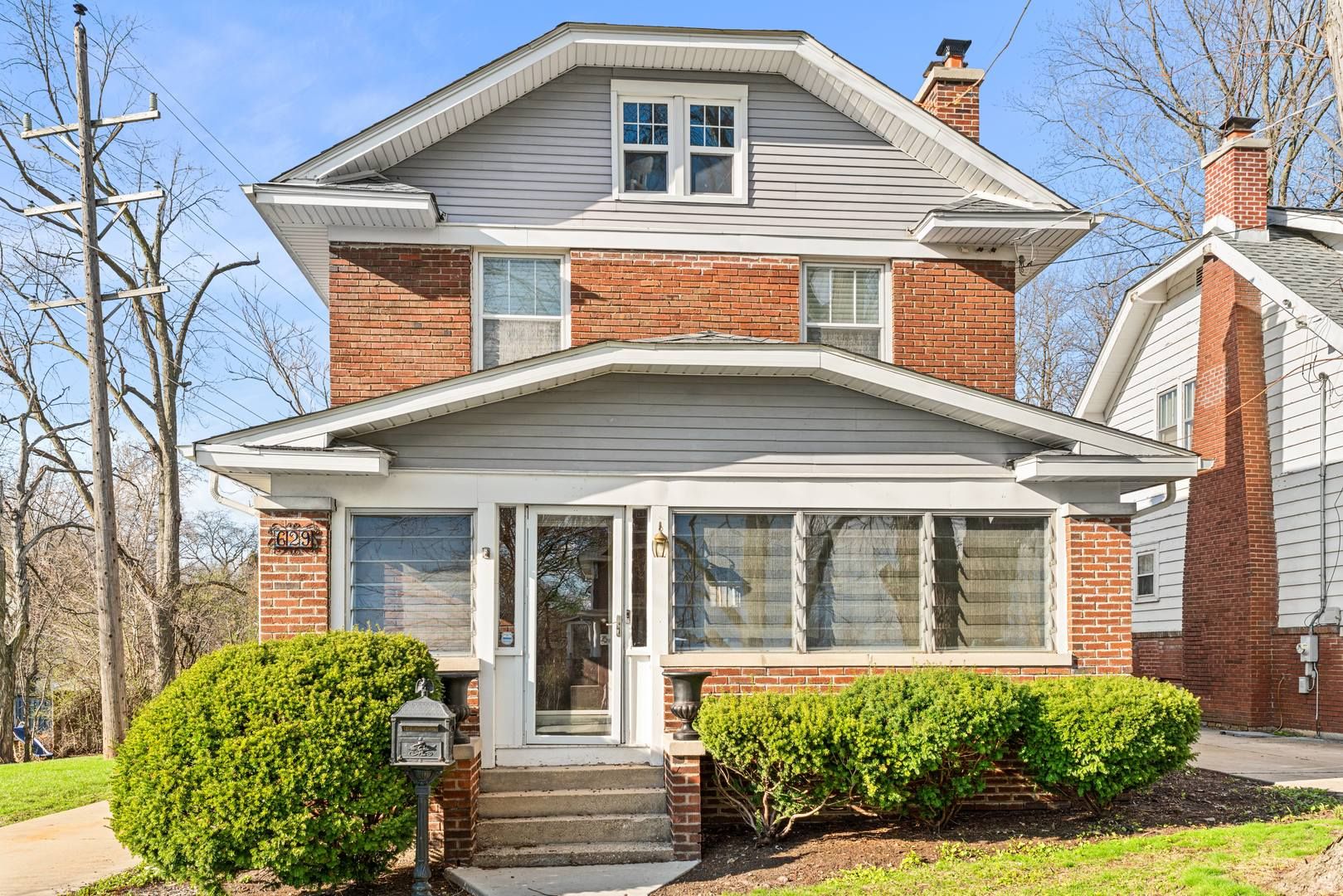629 W Downer Place — Aurora, IL 60506