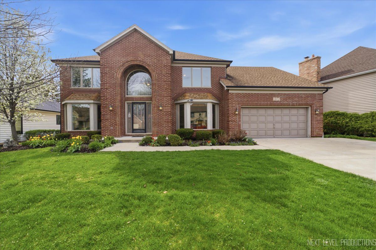 1872 Jahns Drive — Wheaton, IL 60189