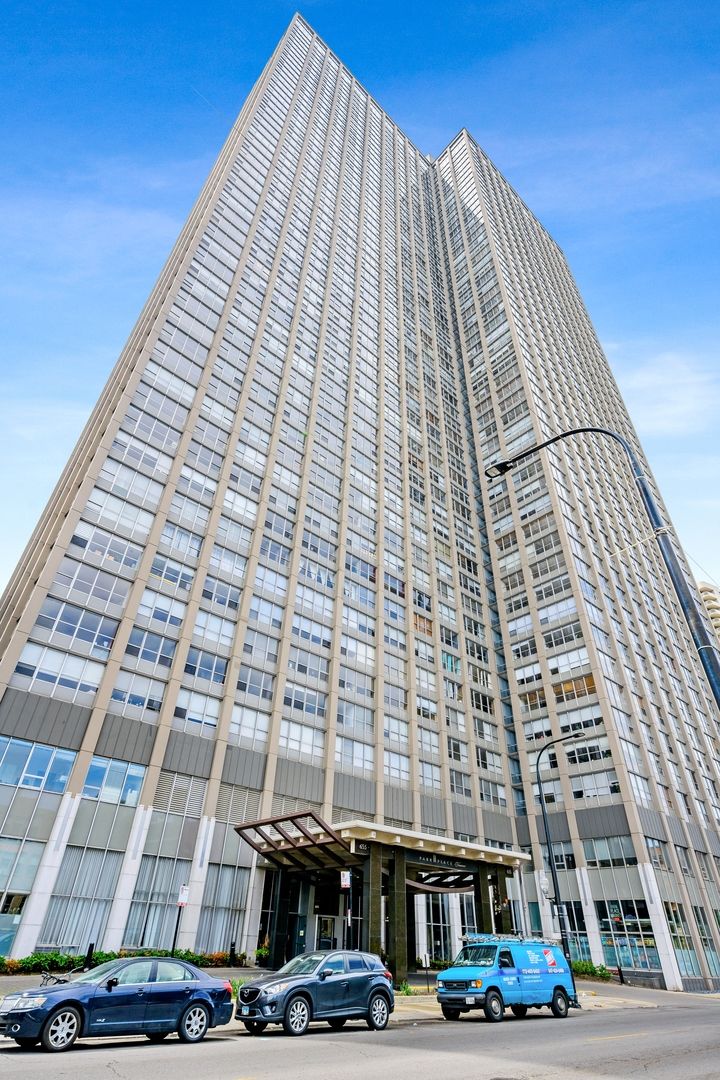 655 Irving Park Road, Chicago, IL 60613