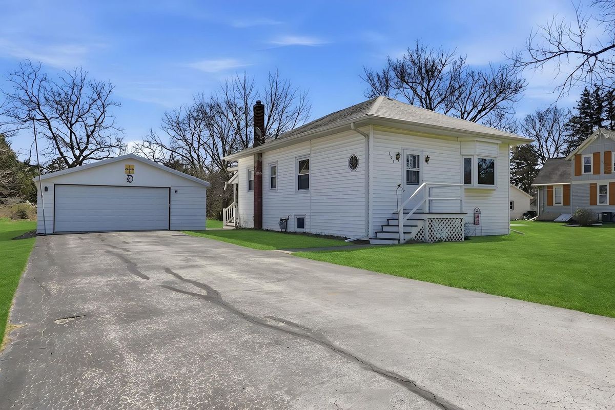 203 Main Street, Lindenwood, IL 61049