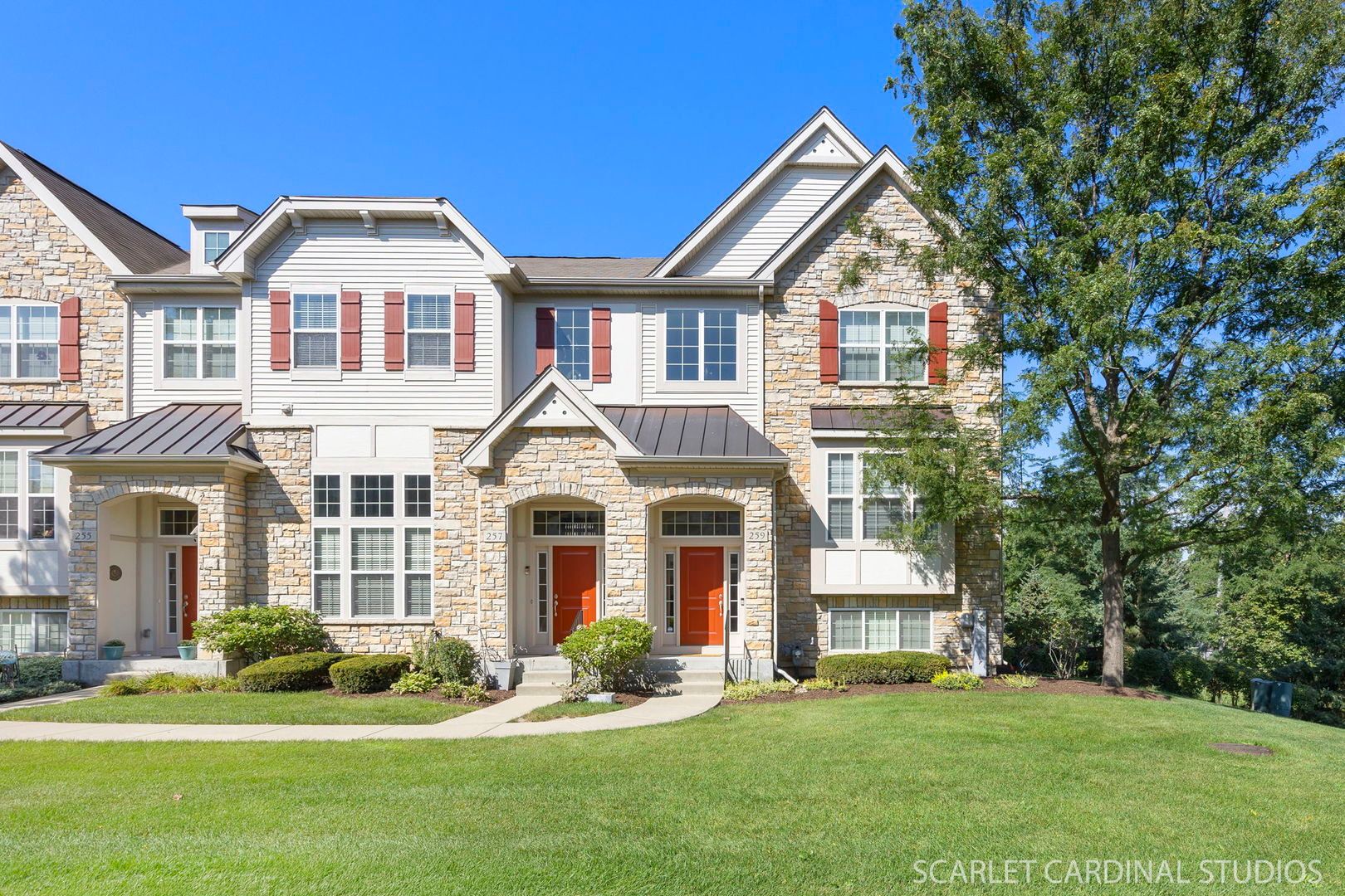 259 Bennett Drive — Carol Stream, IL 60188