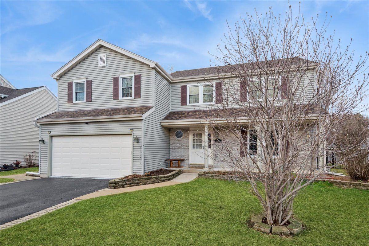 3195 Village Green Drive — Aurora, IL 60504