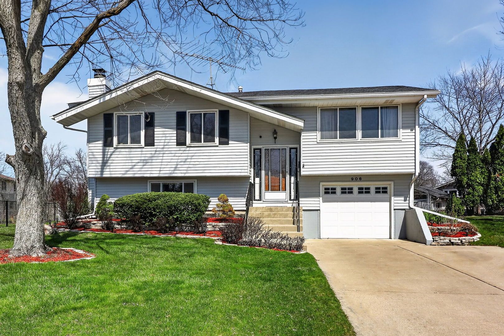 906 Jeffery Court — Schaumburg, IL 60193