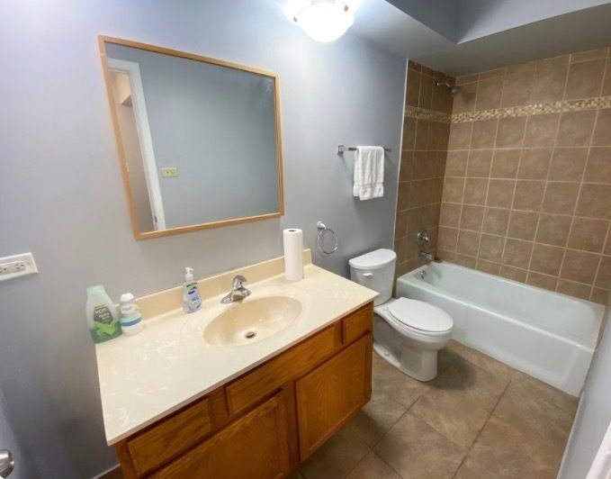 5739 129th Street #1B, Crestwood, IL 60418