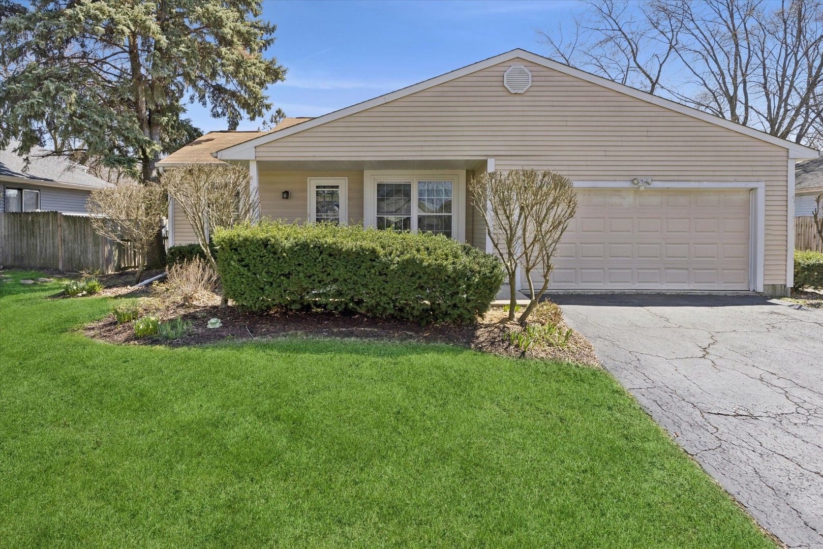 2286 Weatherford Lane — Naperville, IL 60565