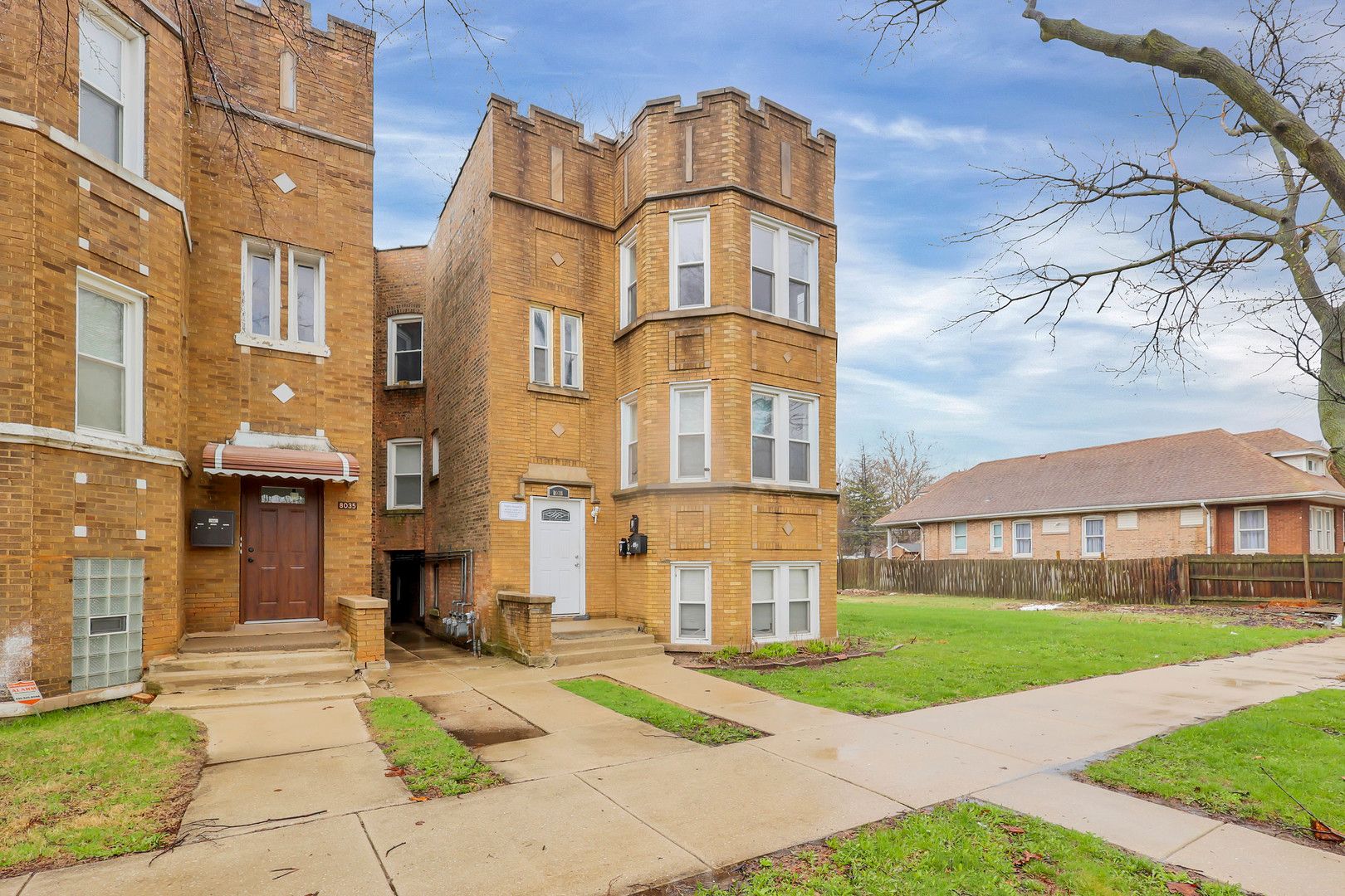 8039 S Marquette Avenue — Chicago, IL 60617