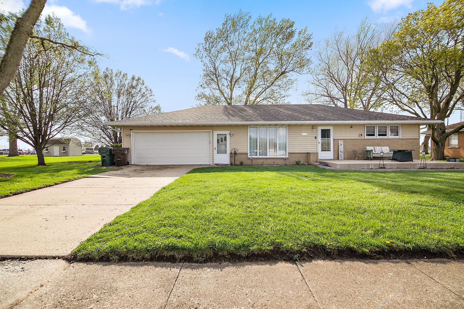 325 N Elm Street — Herscher, IL 60941