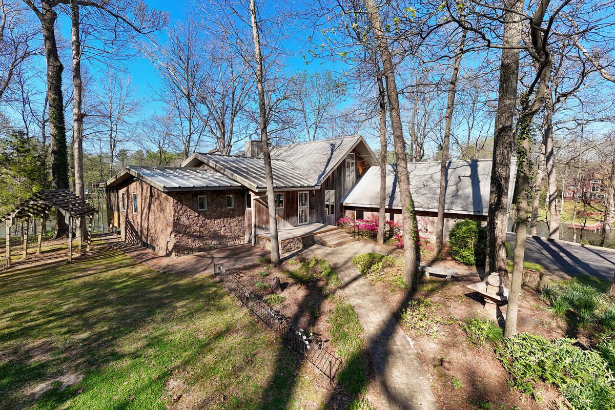 5 Lake Shore Court, Carbondale, IL 62902