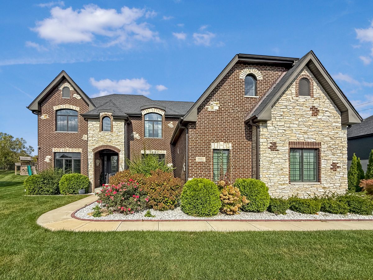 8884 Port Washington Drive, Frankfort, IL 60423