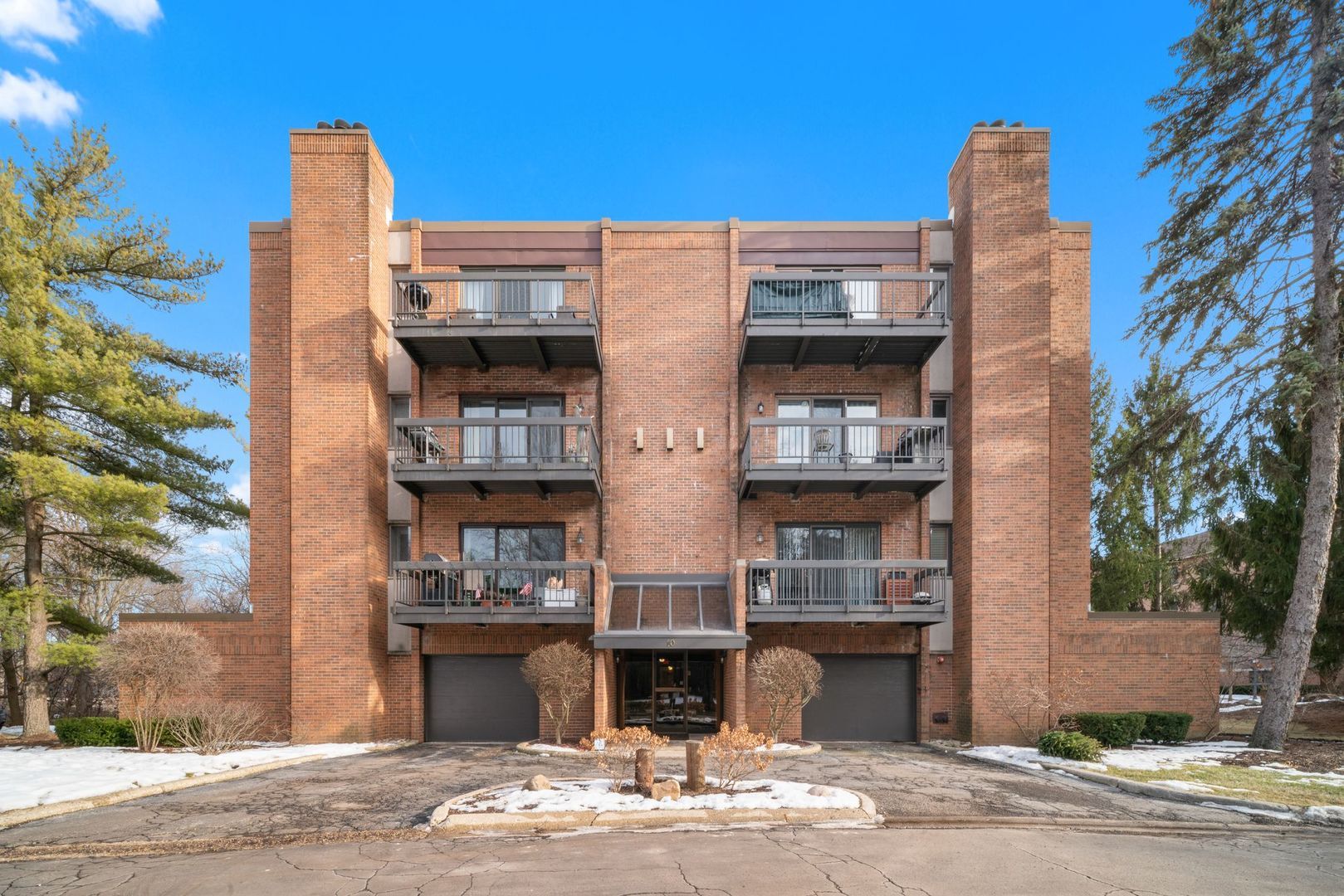 10 Trafalgar Square #403 — Lincolnshire, IL 60069