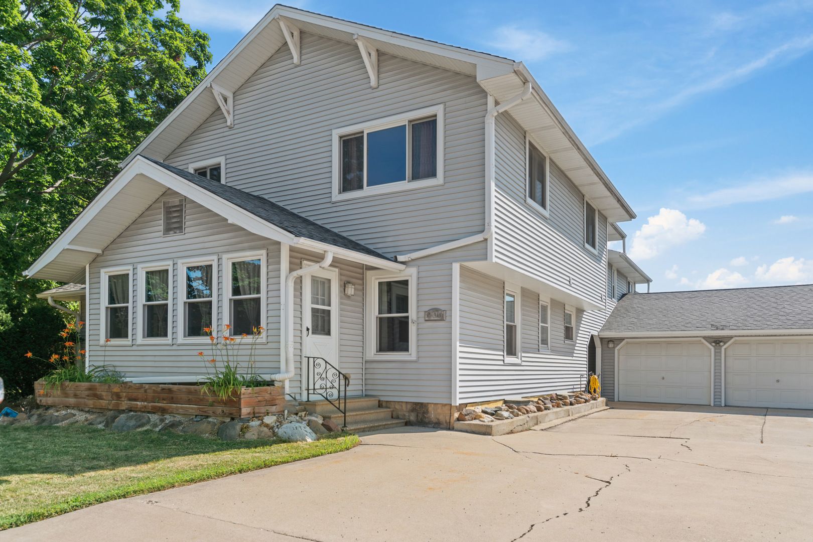 206 Washington Street — Oswego, IL 60543