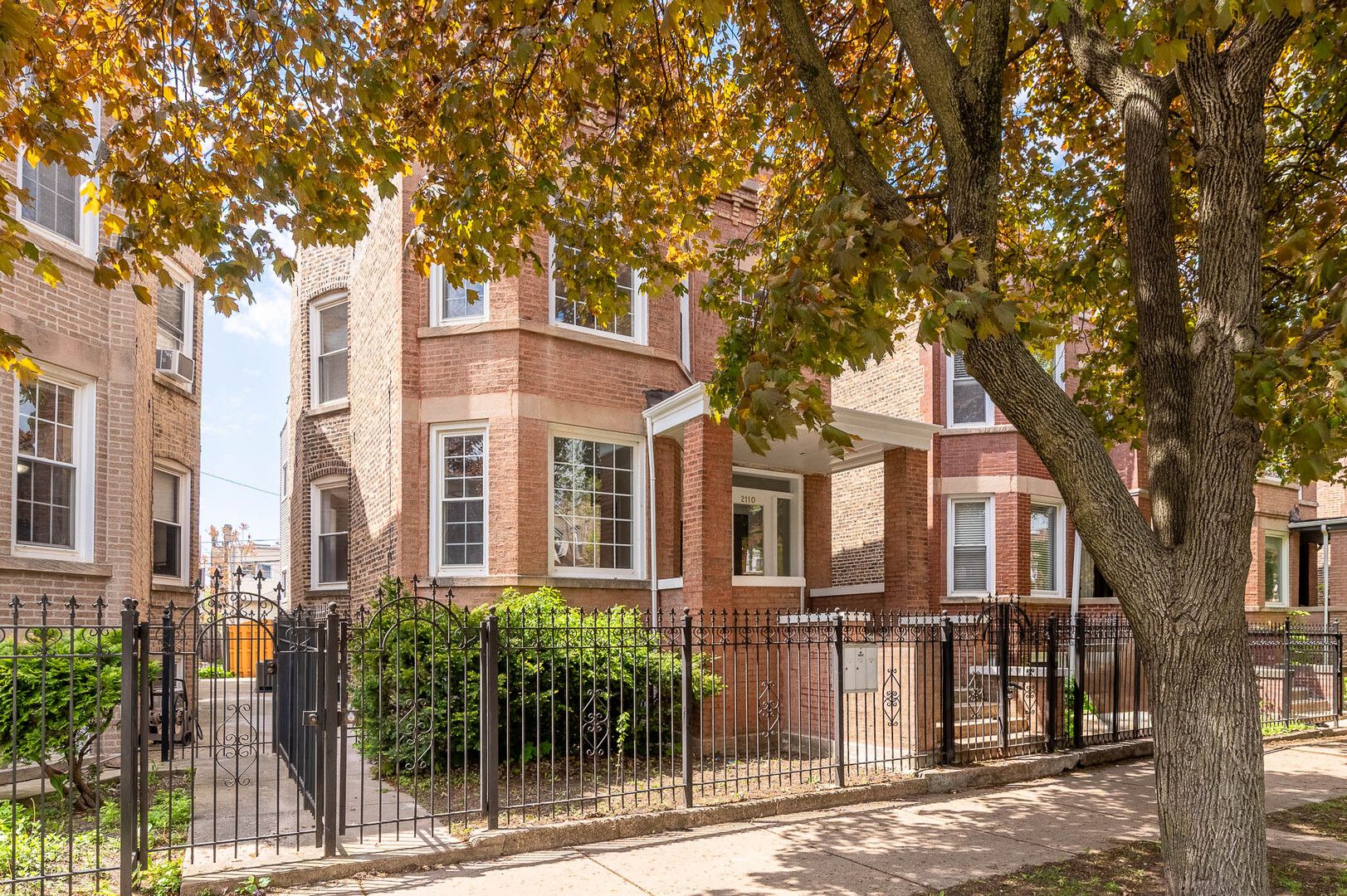 2110 N Avers Avenue — Chicago, IL 60647