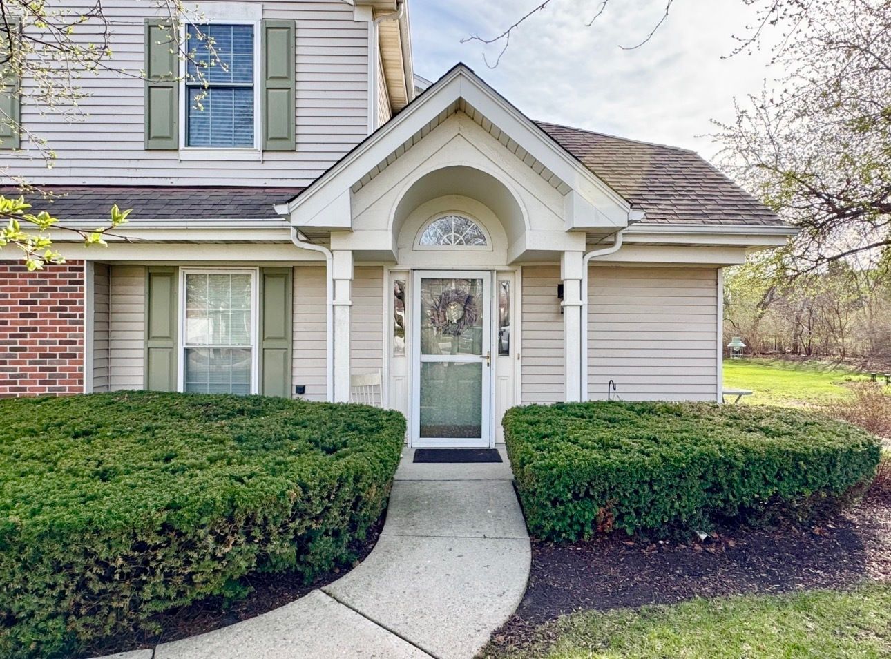 2110 Peach Tree Lane #2110 — Algonquin, IL 60102