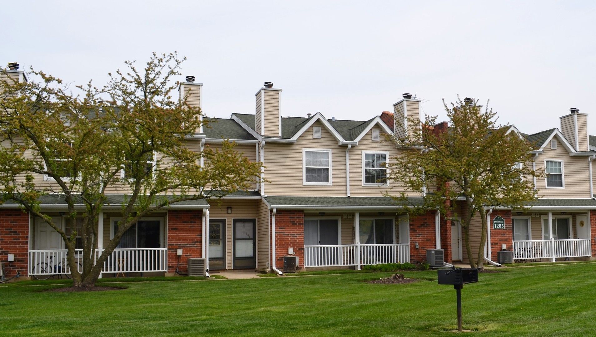 1285 Wyndham Lane #105 — Palatine, IL 60074