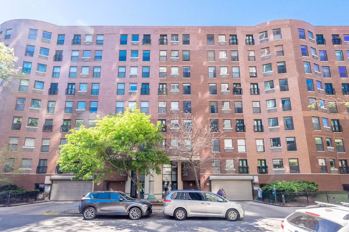 711 Gordon Terrace, Chicago, IL 60613