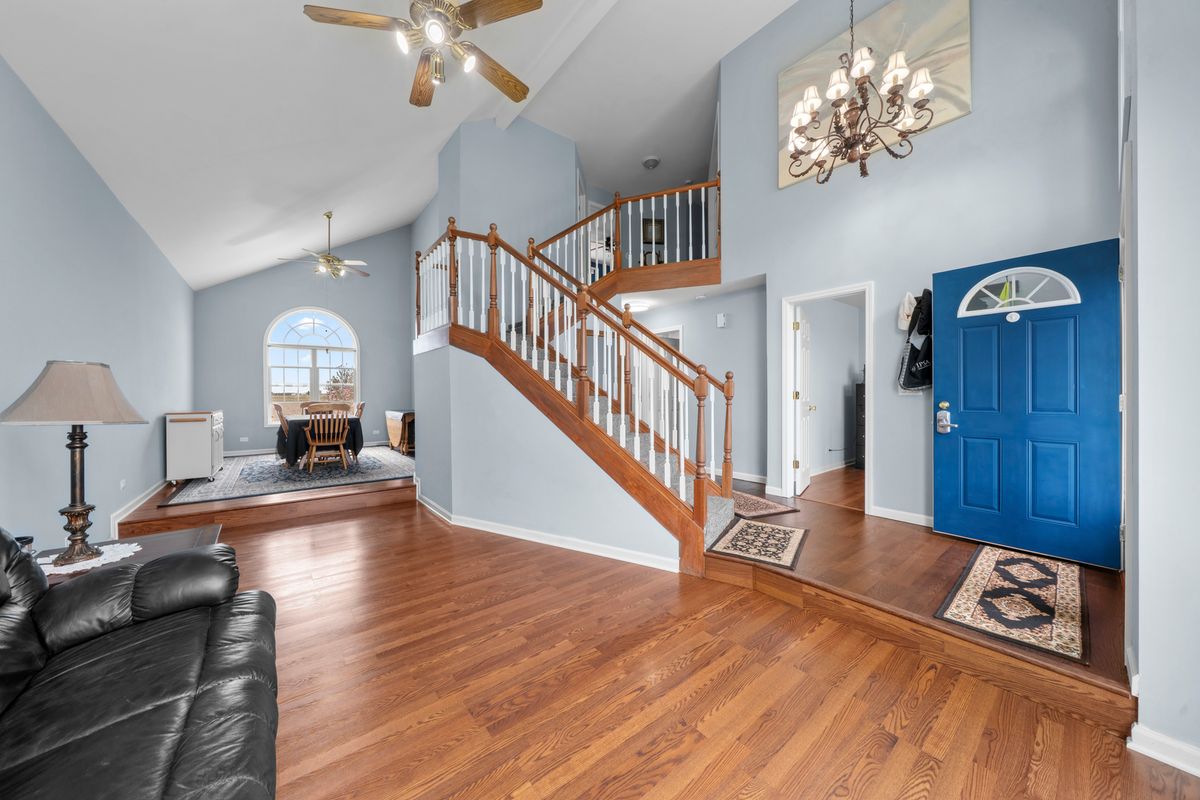 1758 N 44th Road, Leland, IL 60531