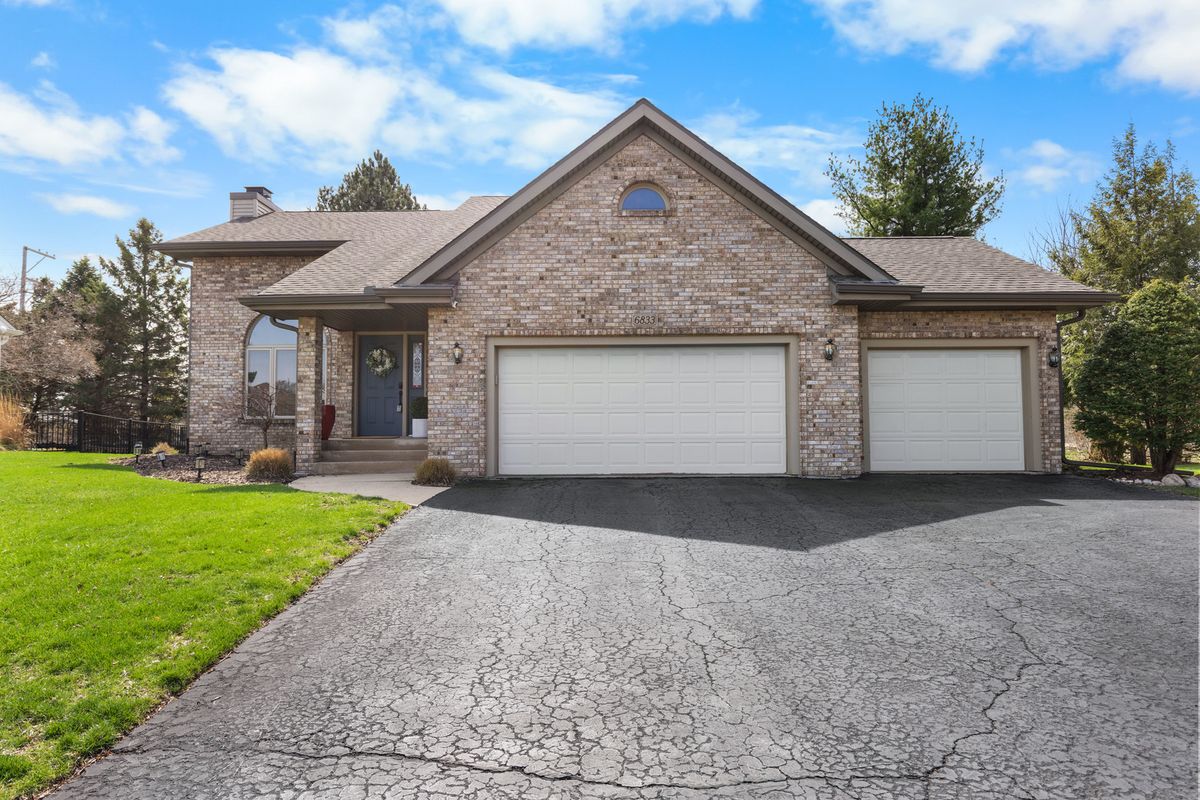 6833 CARDIGAN Way, Rockford, IL 61114