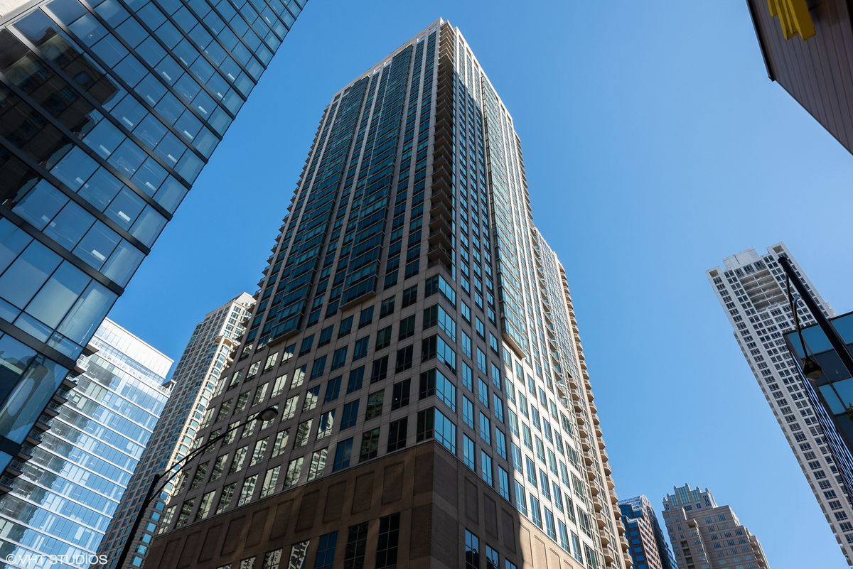 2 Erie Street, Chicago, IL 60611