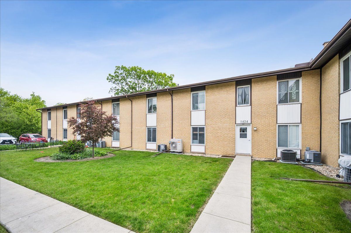 1424 Lehigh Avenue, Glenview, IL 60026