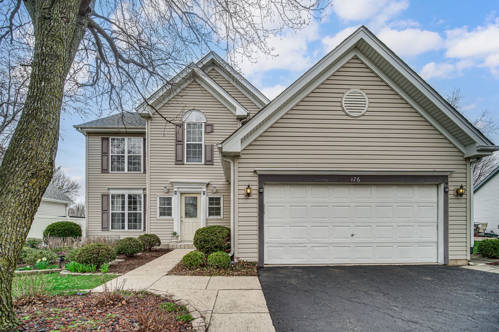 176 Sandalwood Lane — Bolingbrook, IL 60440