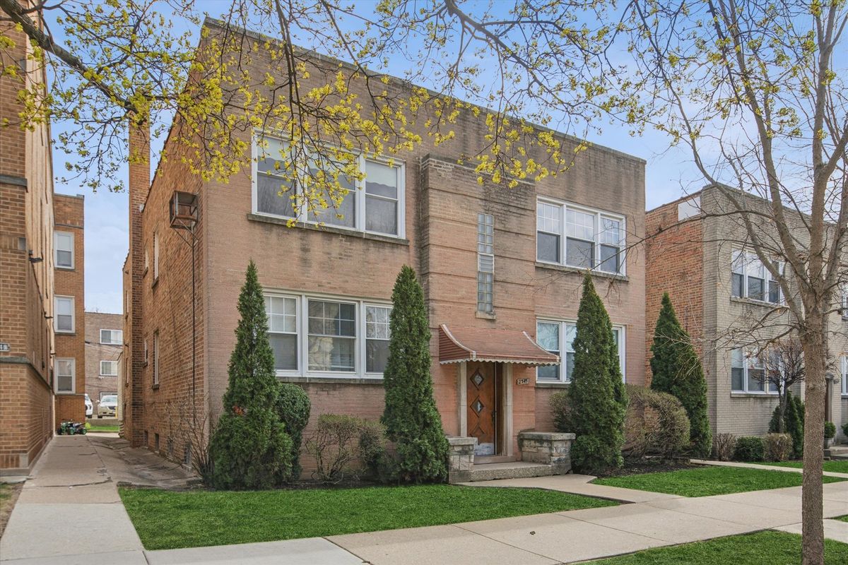2545 Summerdale Avenue, Chicago, IL 60625