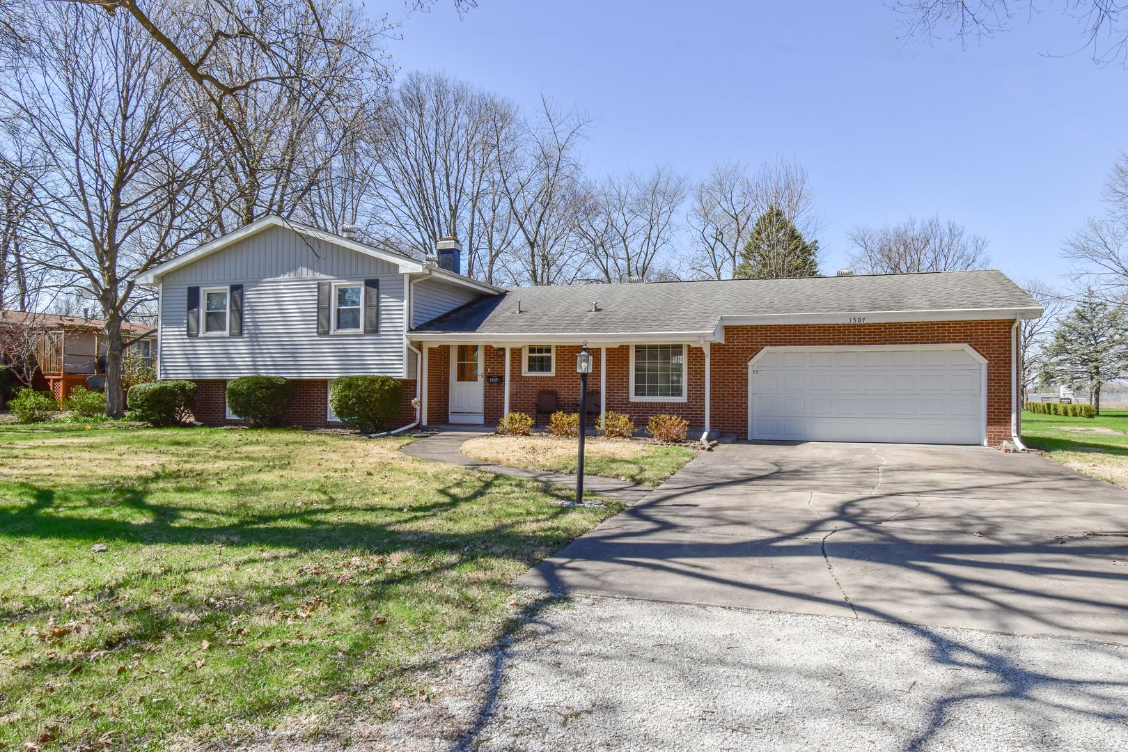 1507 S Oak Street — Pontiac, IL 61764