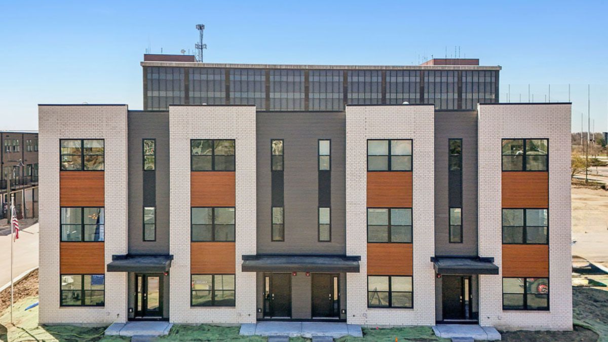 2221 Waters Edge Drive, Schaumburg, IL 60196