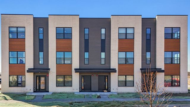 2221 Waters Edge Drive, Schaumburg, IL 60196