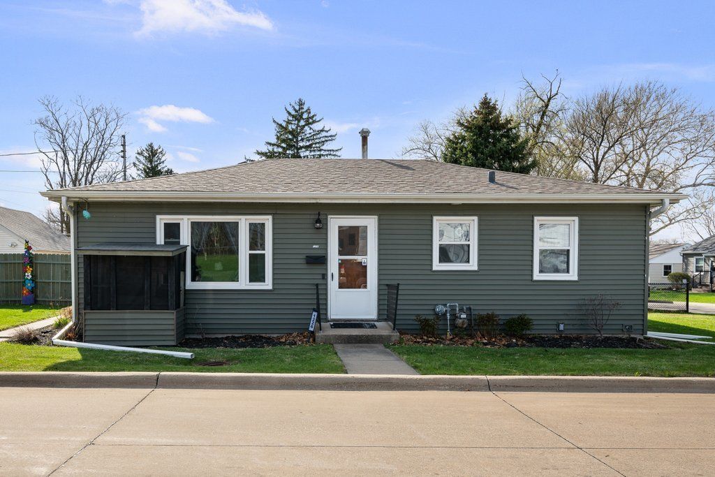 1226 26th Street, Bettendorf, IA 52722