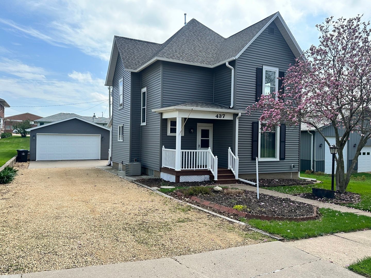 437 Harrison Street — Miles, IA 52064