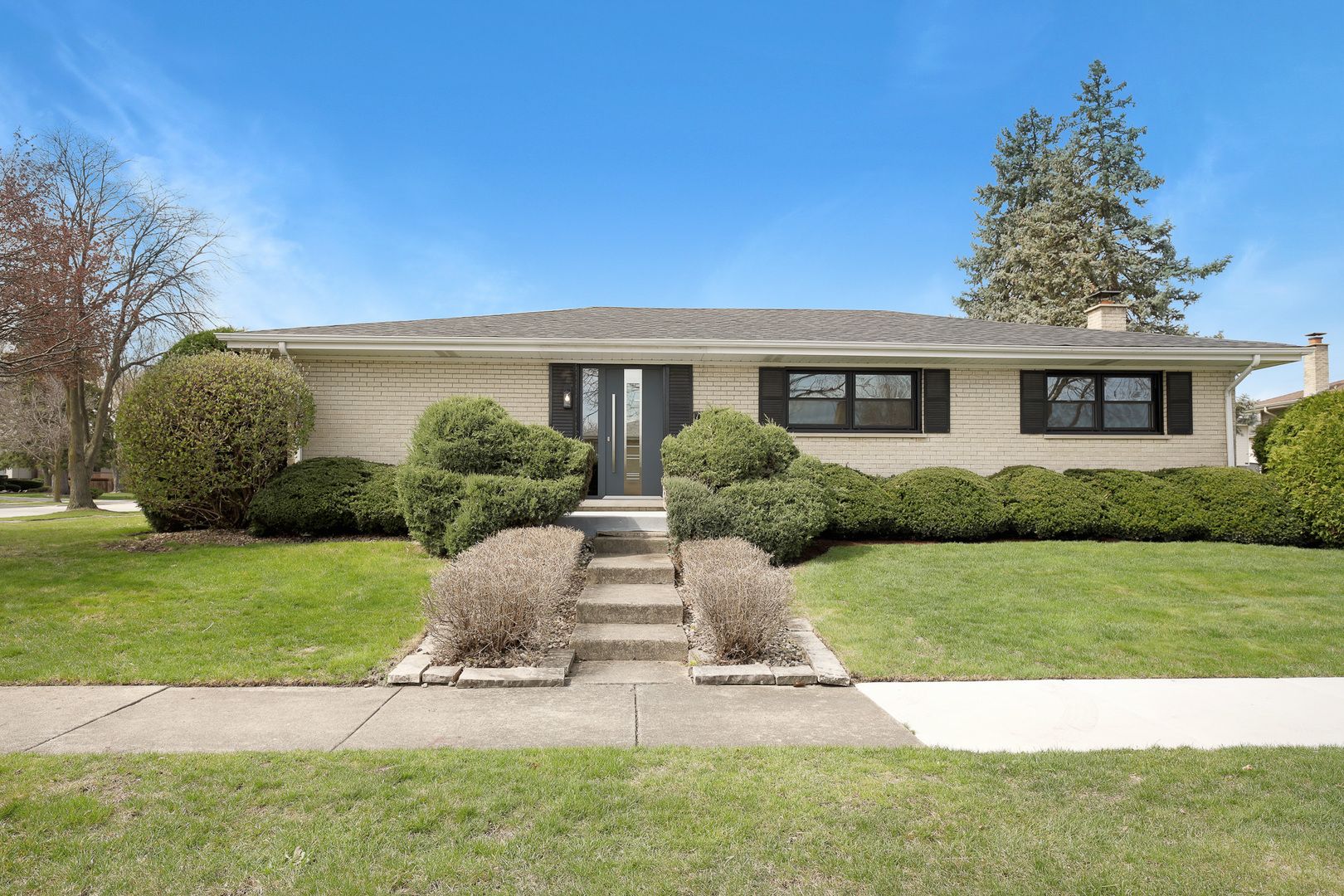 1008 W Ash Drive — Mount Prospect, IL 60056