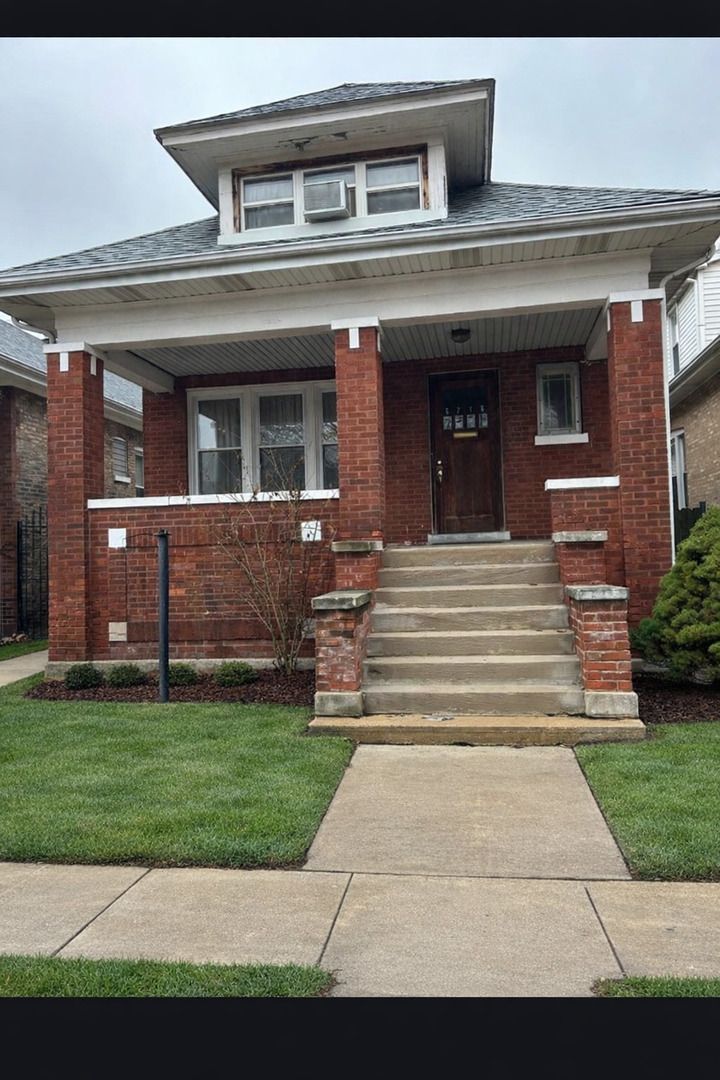 5716 S Campbell Avenue — Chicago, IL 60629