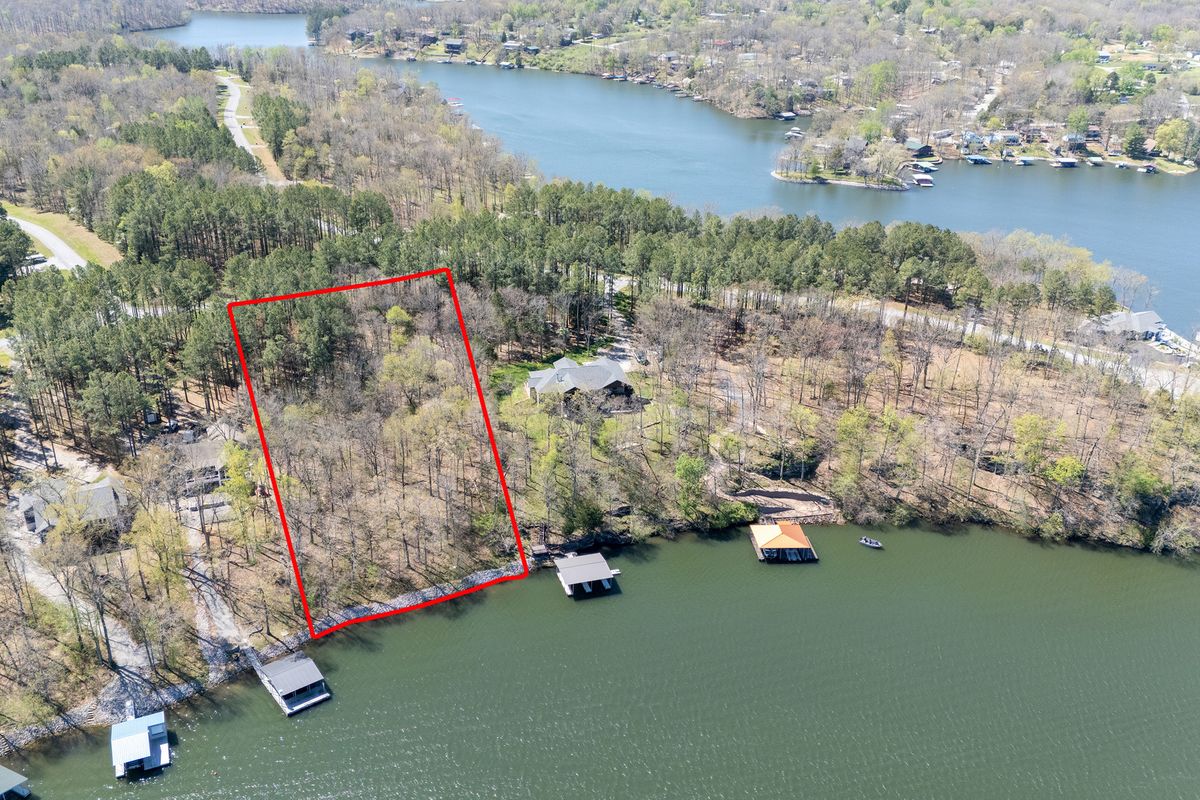 25 Stony Point, Goreville, IL 62939