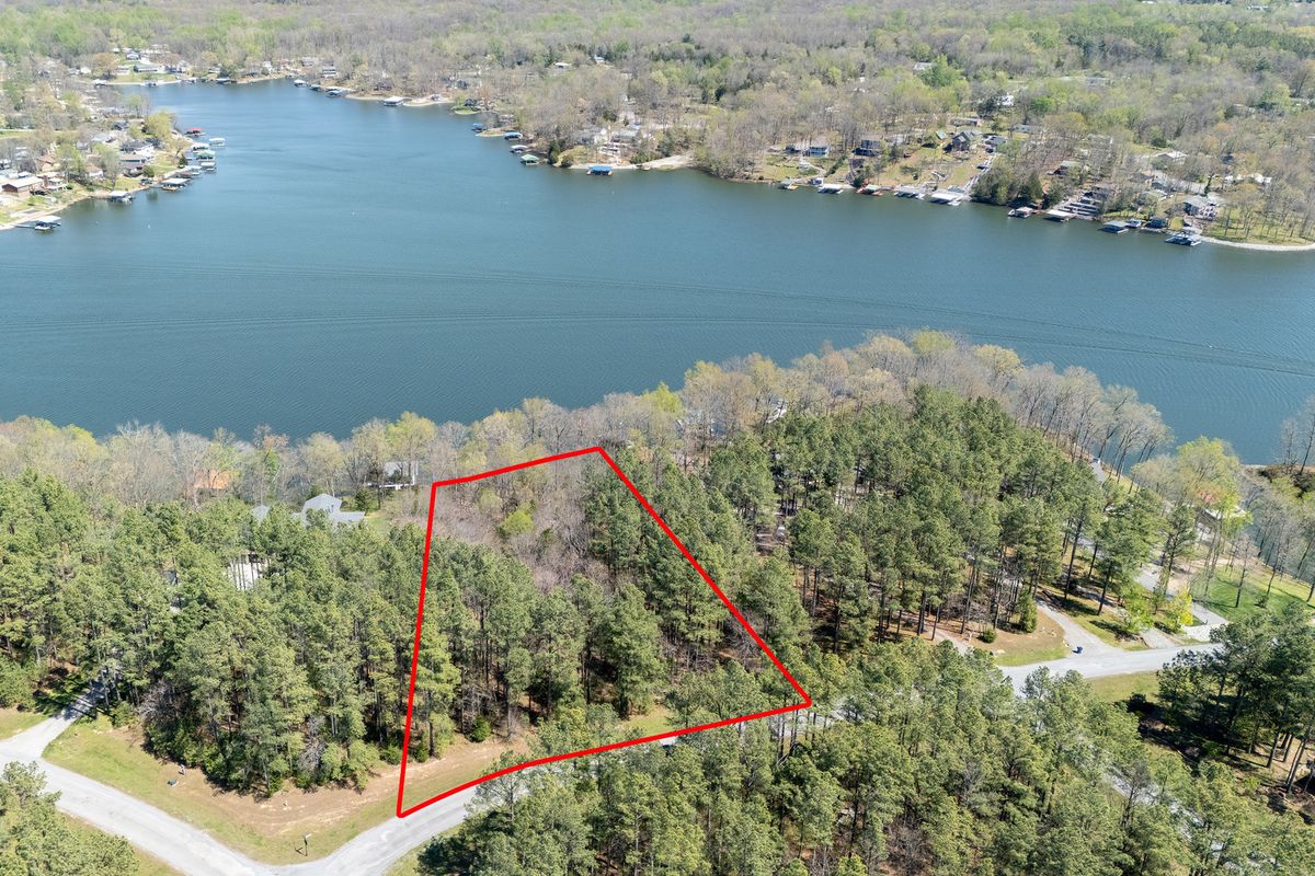 25 Stony Point, Goreville, IL 62939