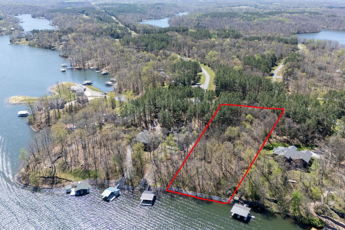 25 Stony Point, Goreville, IL 62939