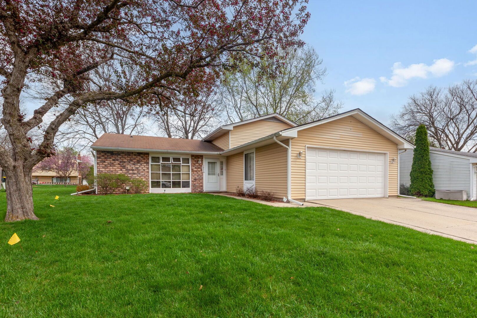935 Brower Drive — Roselle, IL 60172