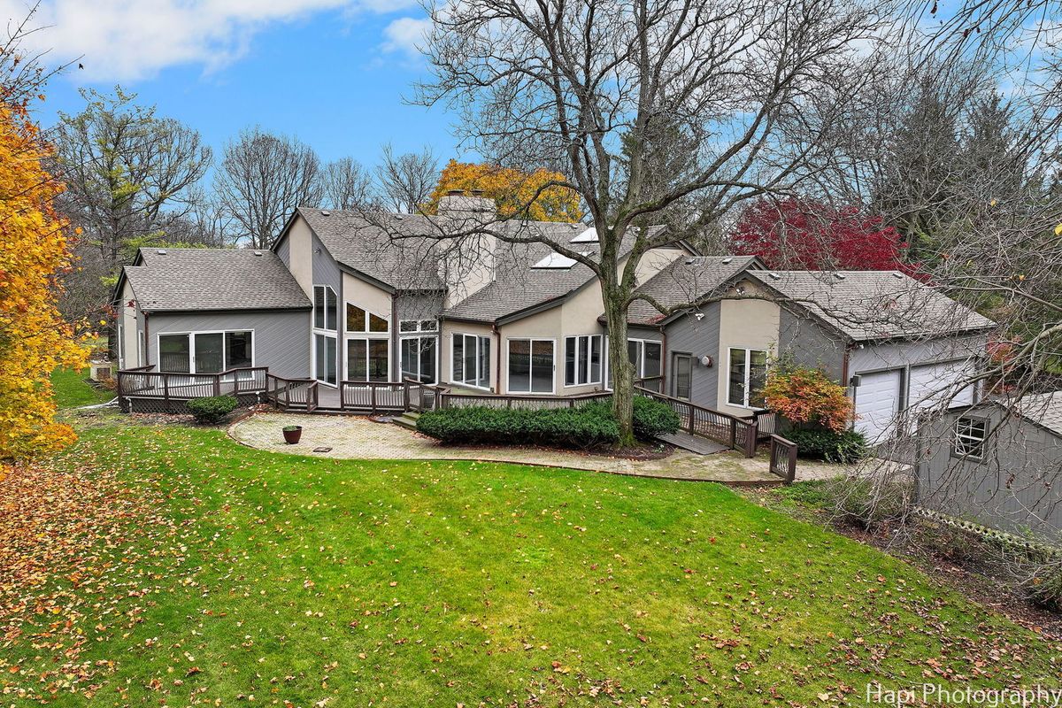 11 Lakewood Drive, Bannockburn, IL 60015