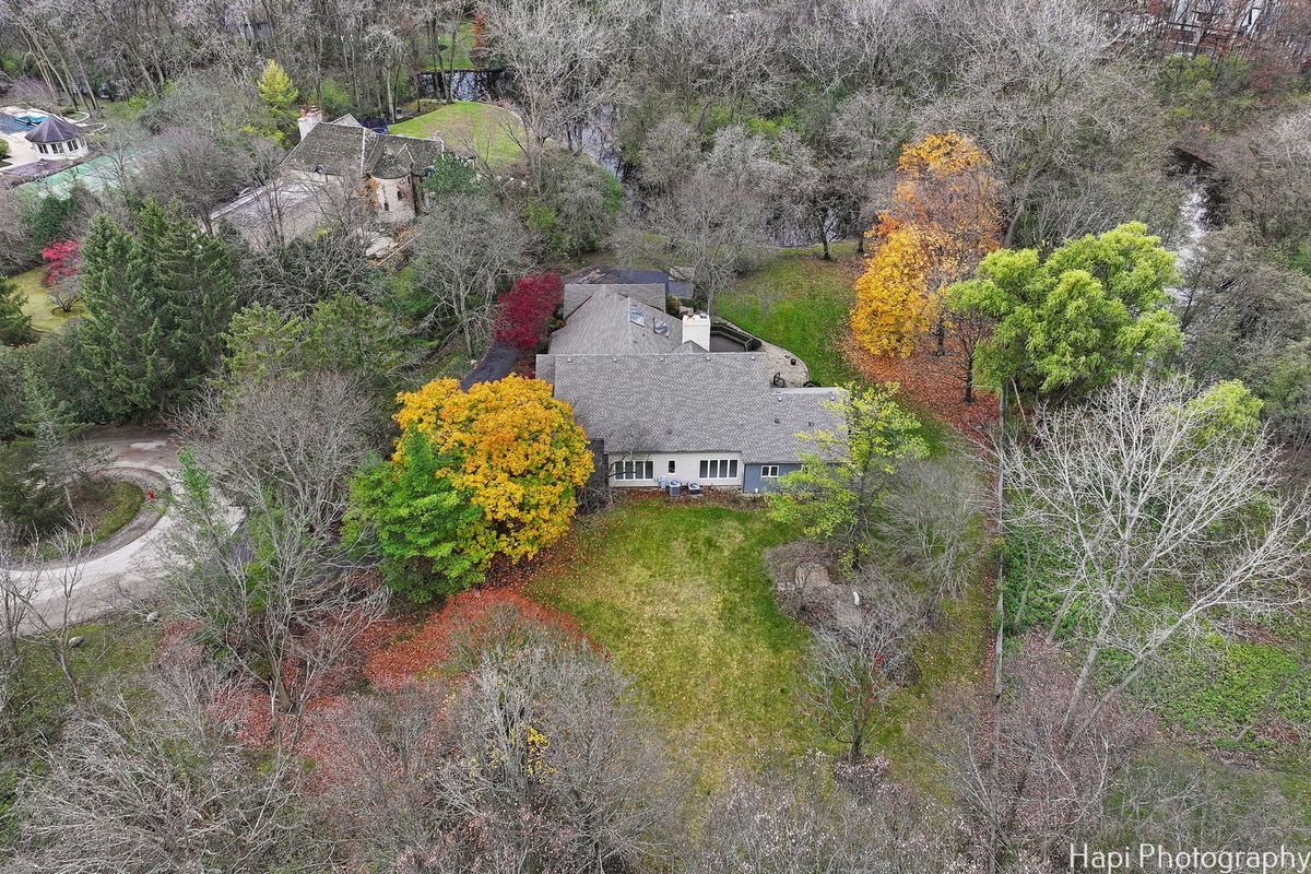 11 Lakewood Drive, Bannockburn, IL 60015