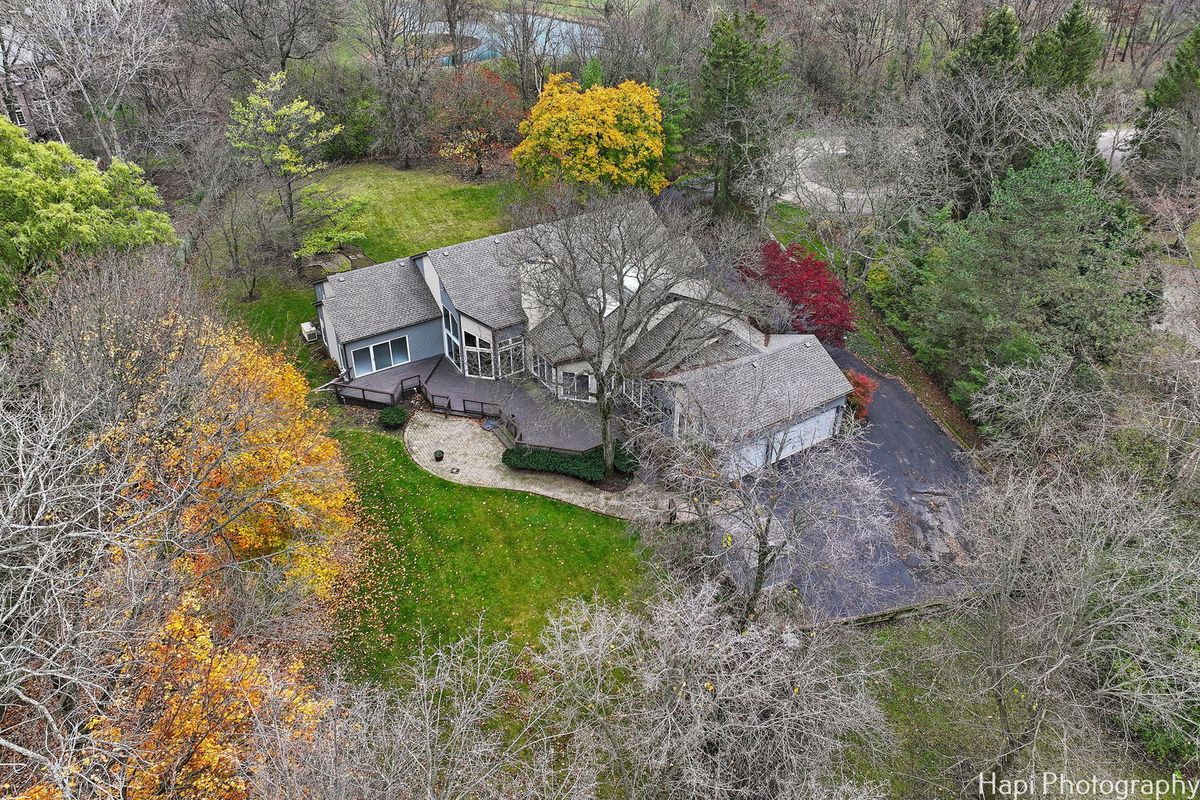 11 Lakewood Drive, Bannockburn, IL 60015
