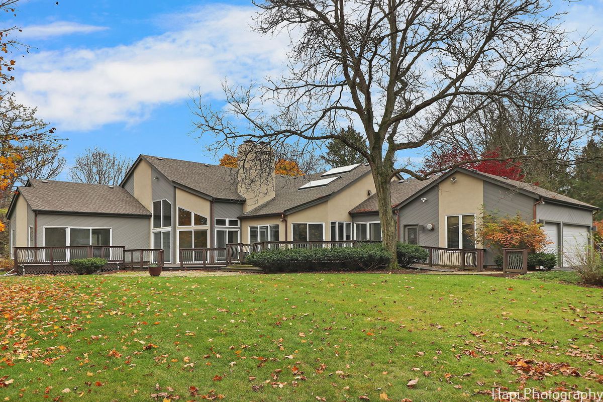 11 Lakewood Drive, Bannockburn, IL 60015