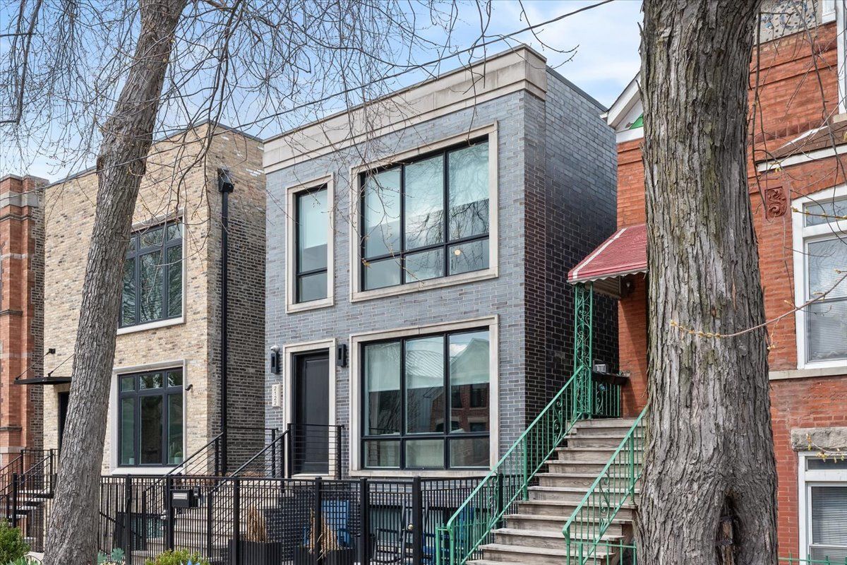 2122 W Mclean Street — Chicago, IL 60647