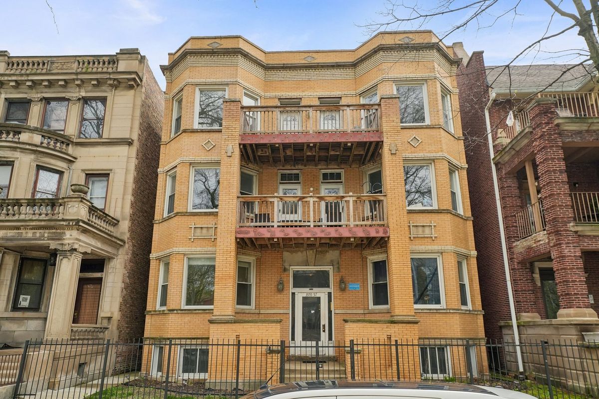 3555 King Drive, Chicago, IL 60653